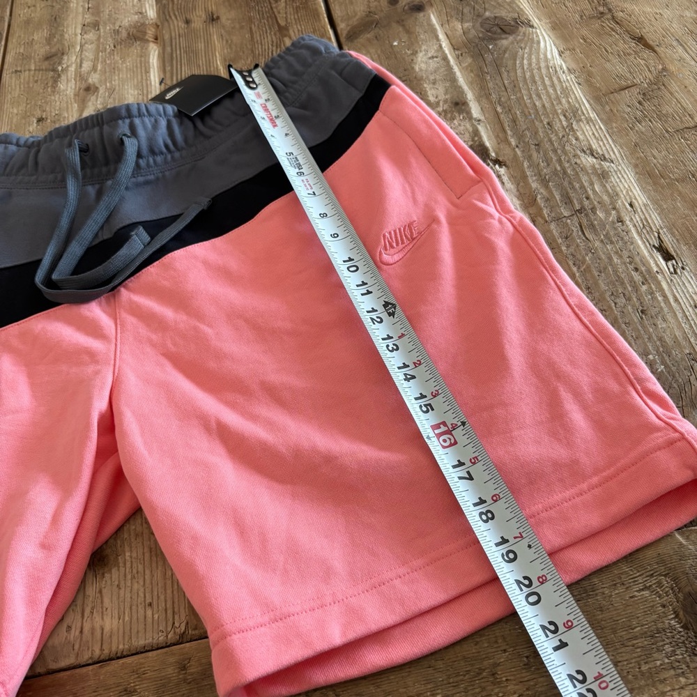 NWT Nike Swoosh Fleece Sweat Shorts Pink Gaze Contrast 
AR3161-668 Men's XL - Picture 7 of 9
